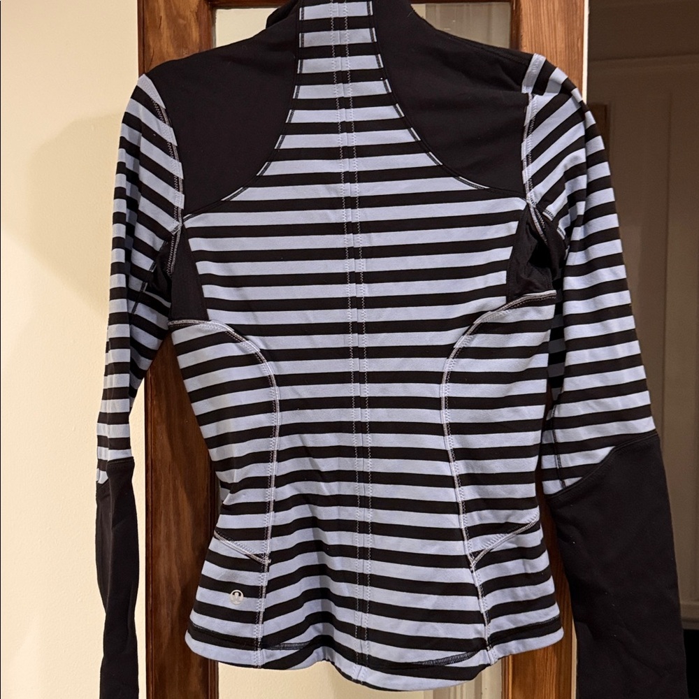Lululemon Women’s Black Striped Polar Haze Purple Forme Zip Jacket Sz 6 - Picture 5 of 5